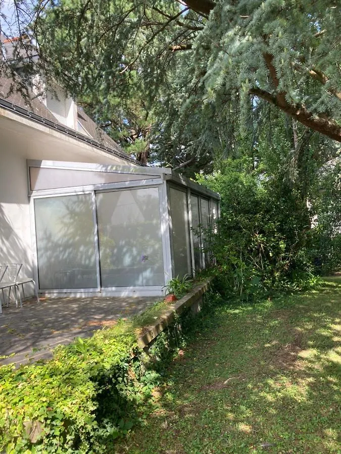 Etage Avec Acces Independant Dans Une Maison Avec Grand Parc בית נופש
