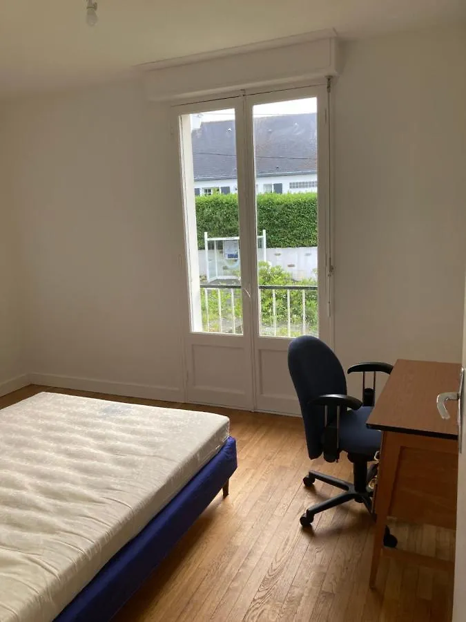 Etage Avec Acces Independant Dans Une Maison Avec Grand Parc 0*, Lorient